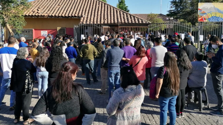 Registro Civil de Puente Alto sigue con largas filas y su director metropolitano llama a sumarse a las plataformas digitales