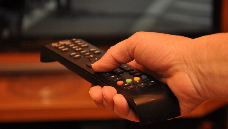 El 40% queda fuera: candidatos independientes por el D12 critican escaso tiempo en franja televisiva
