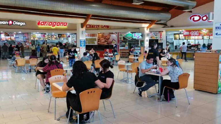 Centro Comercial Plaza Puente Alto feliz con la apertura de su patio de comidas