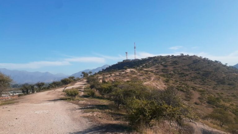 ¡Luchan por un entorno mejor! Amigos crean Bike Park y buscan transformar Cerro Las Cabras de Puente Alto en un lugar familiar