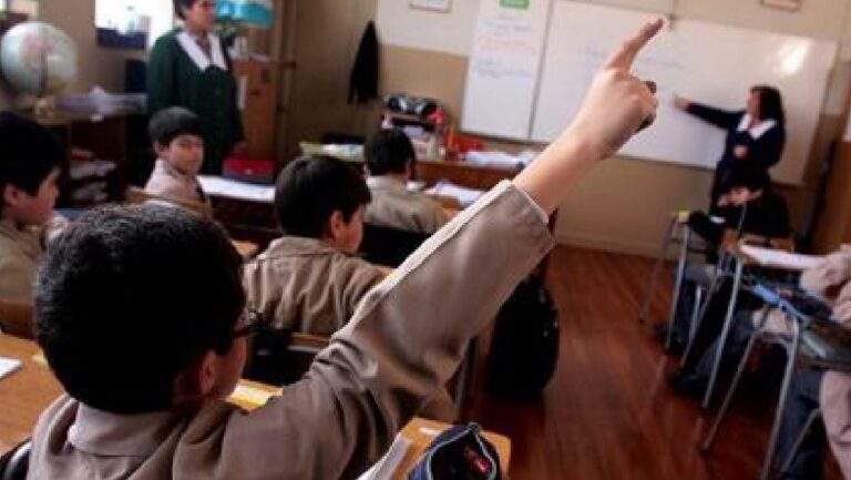 Incierto retorno a clases presenciales en Puente Alto preocupa a profesores