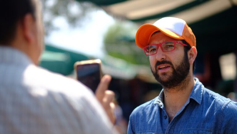 Diputado Crispi se reúne con vecinos de condominio de Puente Alto por fallas en la construcción de sus departamentos Miguel Crispi