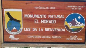 Cartel de ingreso a Monumento Natural El Morado