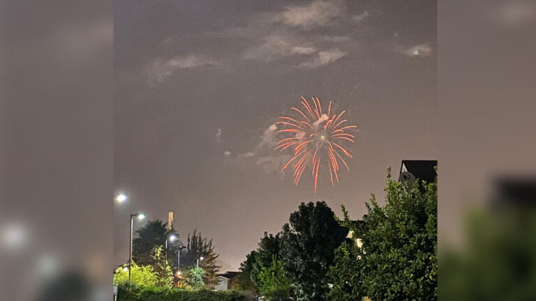 Fuegos artificiales en Puente Alto: barristas de Colo Colo celebraron aniversario con lanzamiento pirotécnico Fuegos artificiales en Puente Alto