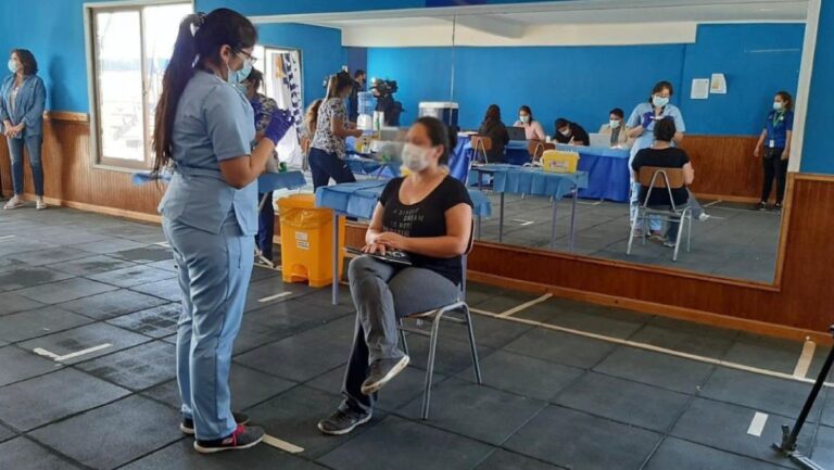 Conozca los puntos de vacunación en Puente Alto que cerrarán hasta el lunes por proceso eleccionario