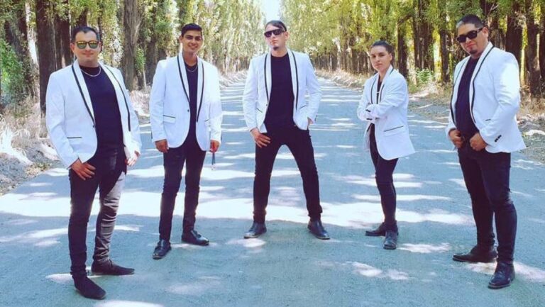 ¡Unos secos! Banda tropical “Esencia Musical” enaltece a Puente Alto ante todo Chile