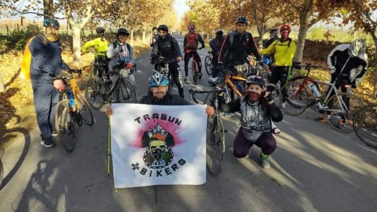 Trabun Bikers: la red ciclistas puentealtinos que limpian el entorno y alimentan perritos abandonados