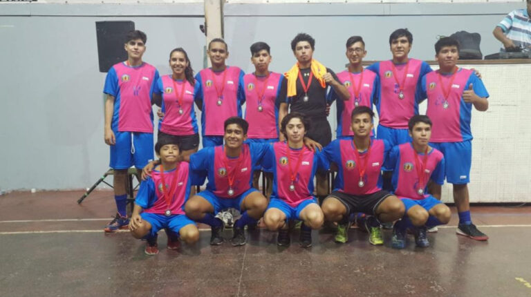 Club de handball puentealtino invita a involucrarse en el deporte y expandir el balonmano en la comuna