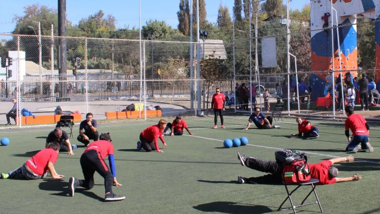 Usuarios del programa Deporte Adaptado y Paralímpico de Puente Alto recibieron kits de entrenamiento