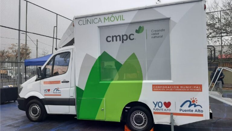 Municipalidad de Puente Alto y CMPC inauguran clínica móvil para apoyar vacunación en la comuna