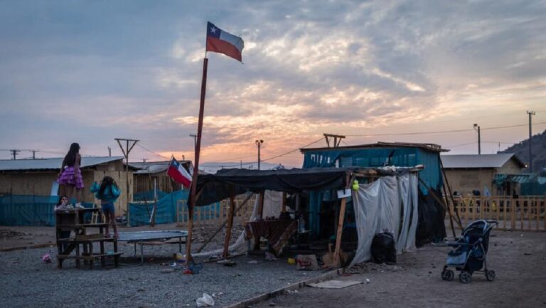 Preocupante cifra: Según estudio más de 120 mil familias viven en campamentos en Chile