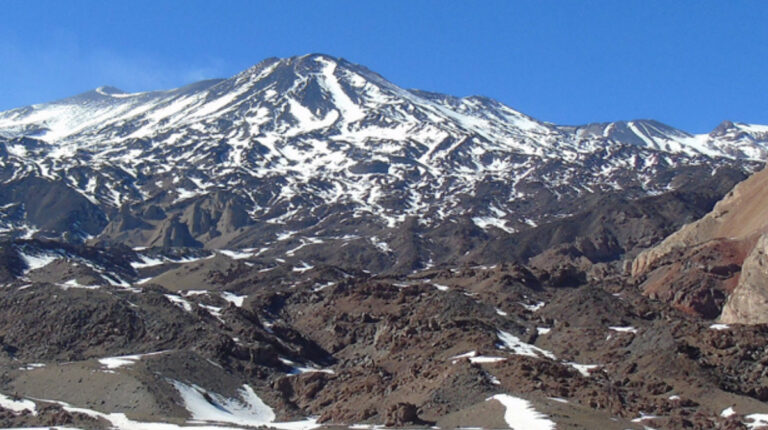 Onemi monitoreó actividad sísmica en volcán Tupungatito de San José de Maipo