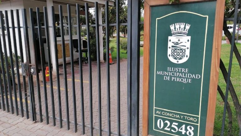 Municipalidad de Pirque informó contagio de covid-19 en tres de sus funcionarios