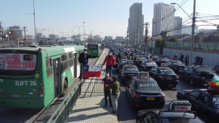 Colectiveros de Puente Alto se movilizaron por alza de combustibles y modificación al Decreto 212