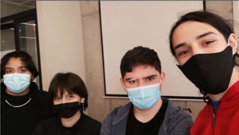 Jóvenes de Puente Alto necesitan apoyo para ganar concurso tecnológico nacional