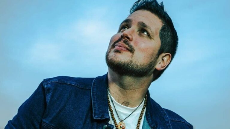 Diego Alonso cautiva con nuevo y conmovedor single “Él y su guitarra”