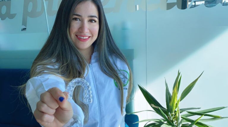 Modernidad en Puente Alto: DentiOral trae sistema de ortodoncia con alineadores para sus pacientes