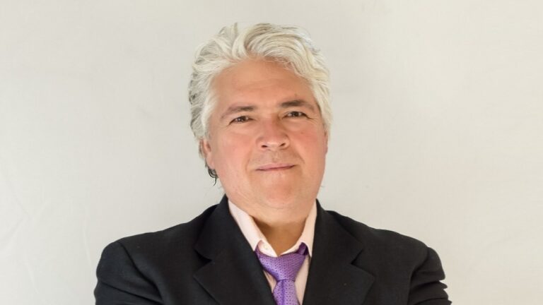 Claudio Andrés Sagredo González, vecino de Puente Alto hace 25 años, busca ser electo como consejero regional de la provincia Cordillera.