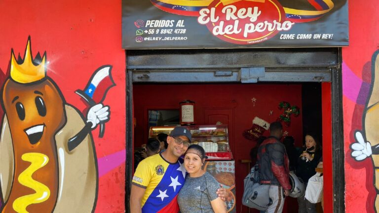 “El Rey del Perro” deleita en Puente Alto con exquisitos completos y preparaciones venezolanas