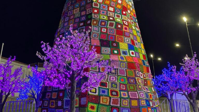 Tejedores y tejedoras de Puente Alto podrán confeccionar árbol navideño 2021