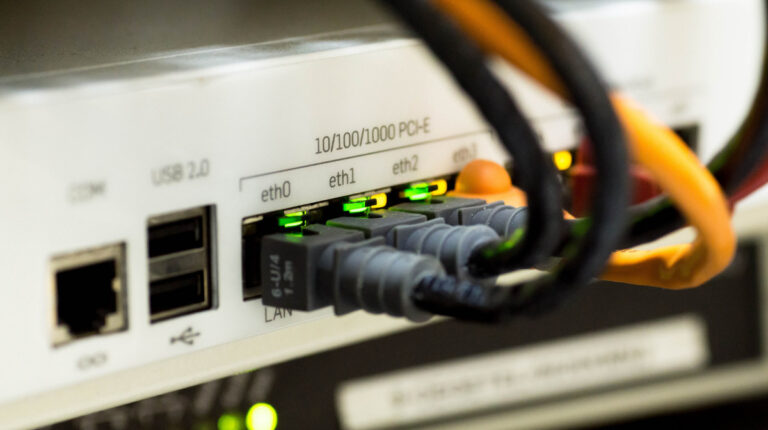 ¡Otra de VTR! Vecinos molestos tras nueva falla en servicio de internet