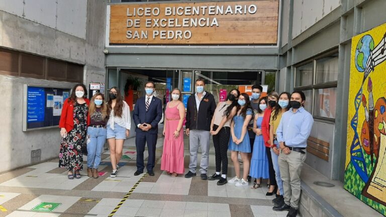 Puntajes nacionales del Liceo San Pedro de Puente Alto fueron reconocidos por el ministro de Educación