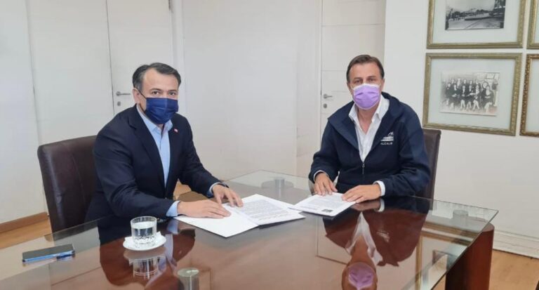 Delegación Presidencial de la RM entregó convenio para proyecto de SERVIU en Puente Alto