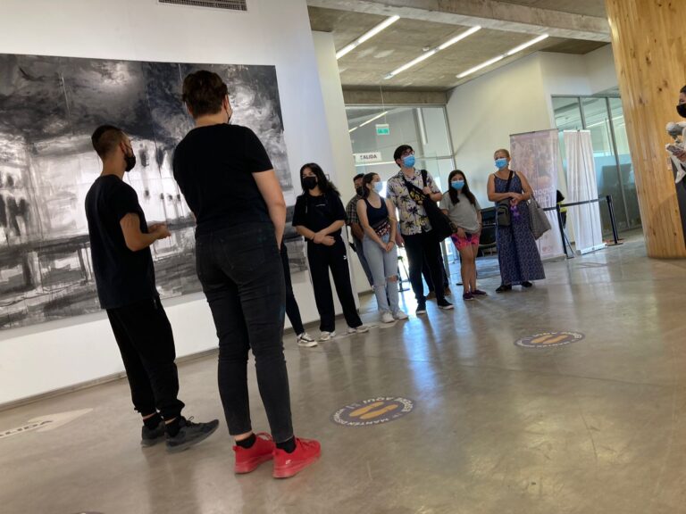 Participa en la visita guiada y conversatorio de la muestra colectiva “Puebla de las Arañas”