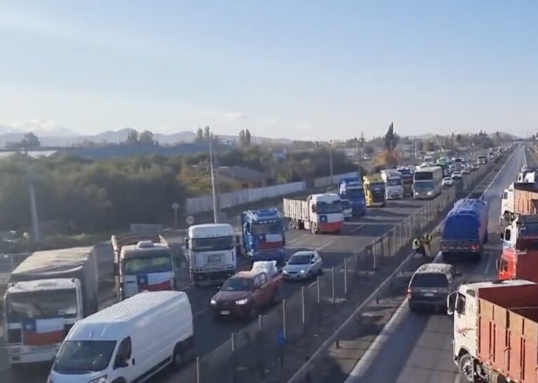 Paro de camioneros: inician bloqueo en Ruta 5 Sur a la altura de Paine