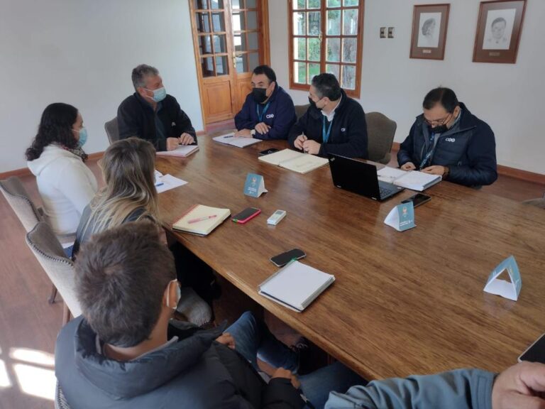 CGE se reúne con alcalde de Pirque para abordar temas de de suministro eléctrico y capacitaciones a personal municipal