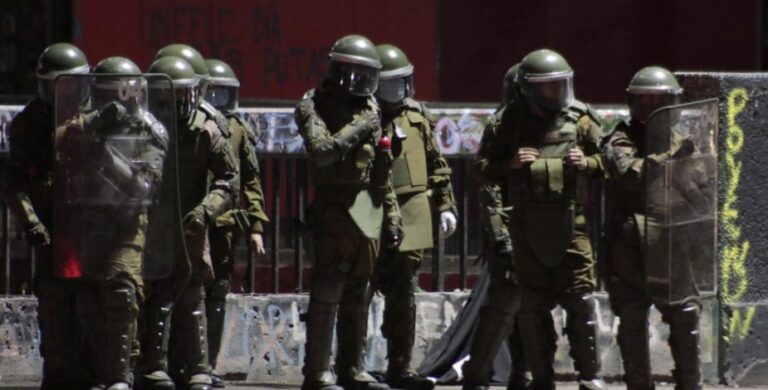 El Tribunal Oral en lo Penal de Puente Alto declaró culpables a seis ex carabineros por golpizas durante el Estallido Social Gentileza Agencia Uno
