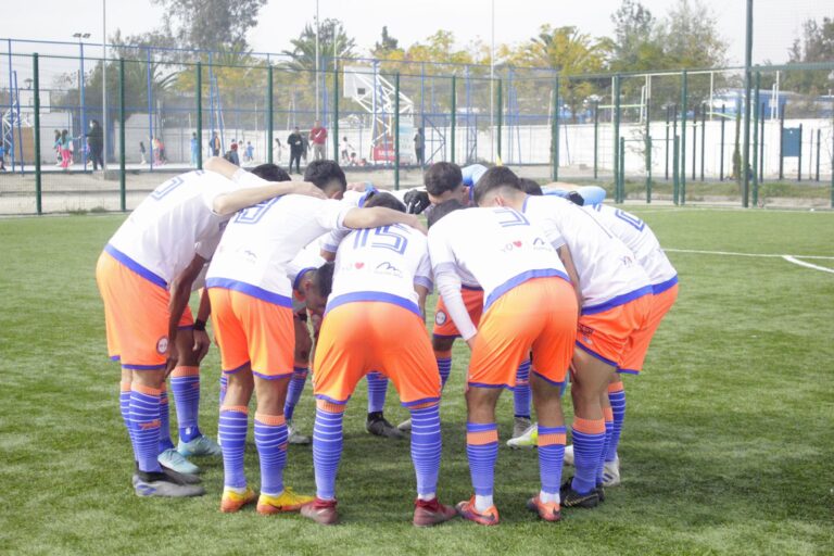 Municipal Puente Alto volvió a golear y es puntero de la tabla