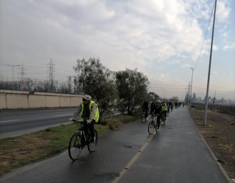 A lo “Freddy Turbina”: Profe cool de Puente Alto fomenta el uso y conocimiento de la bicicleta
