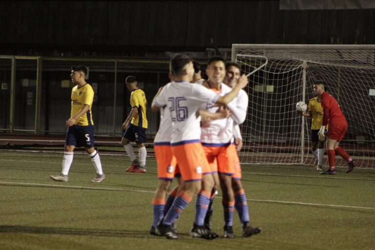 Municipal Puente Alto goleó 5-0 a Cultural Maipú con un “Príncipe” en la tribuna