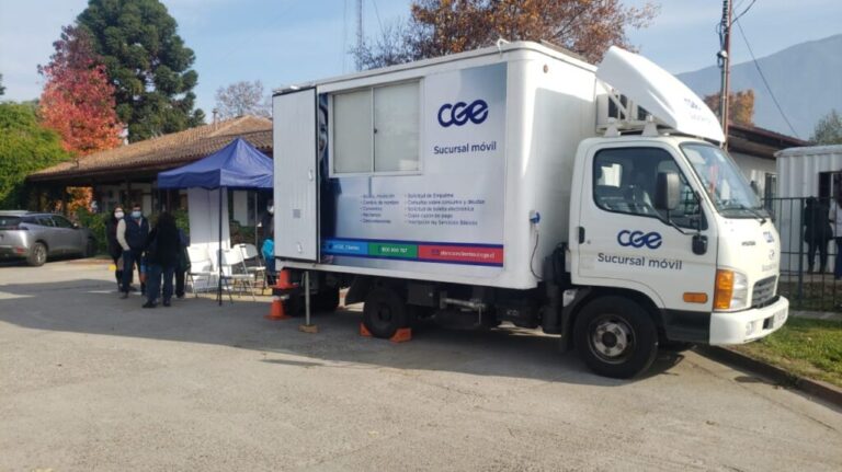CGE informa atención de sucursal móvil en Villa Chiloé de Puente Alto en actividad de Gobierno en Terreno