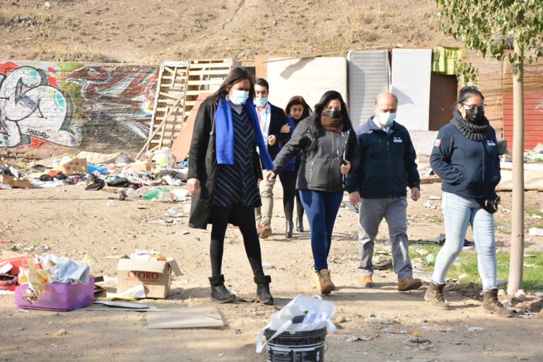 Delegada Presidencial recorrió sectores de Puente Alto tras activación de Código Azul y llamó a apoyar a personas en situación de calle