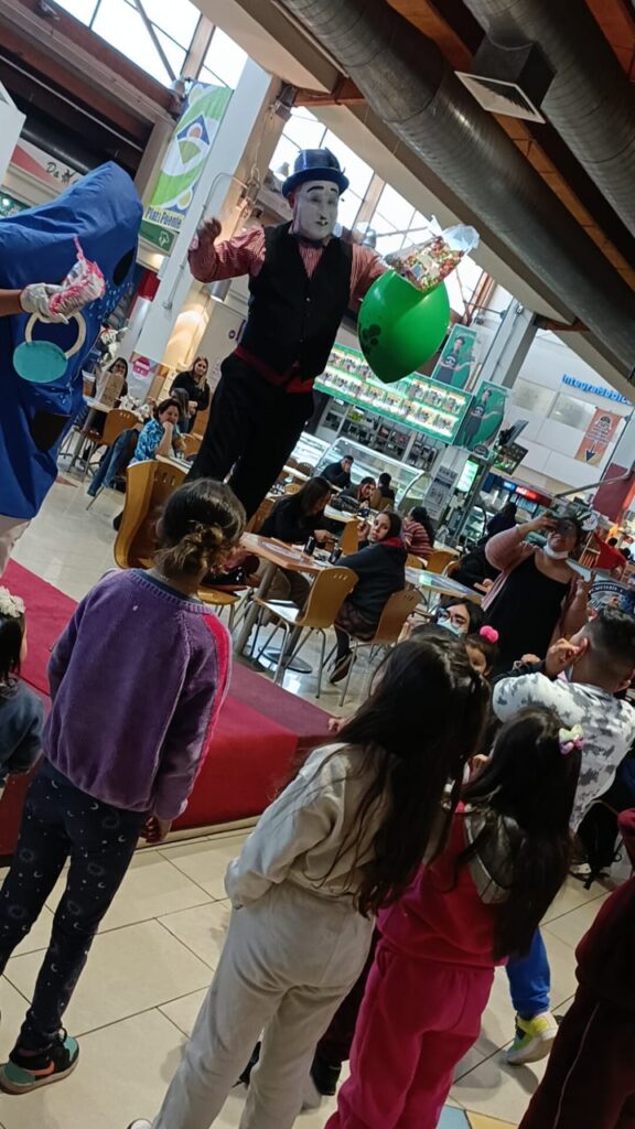 Decenas de niños disfrutan del “Fin de Semana Familiar” en el Centro Comercial Plaza Puente