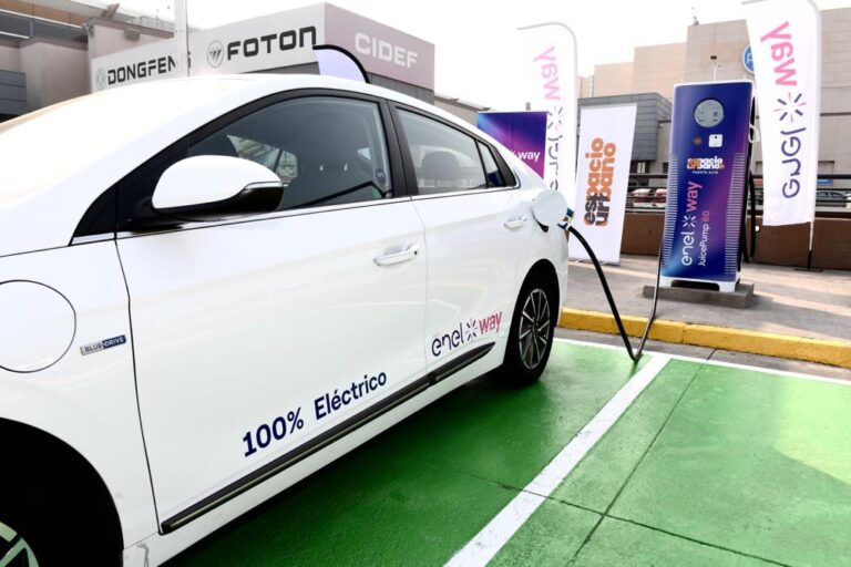 Puente Alto tiene el primer cargador rápido para autos eléctricos de Chile