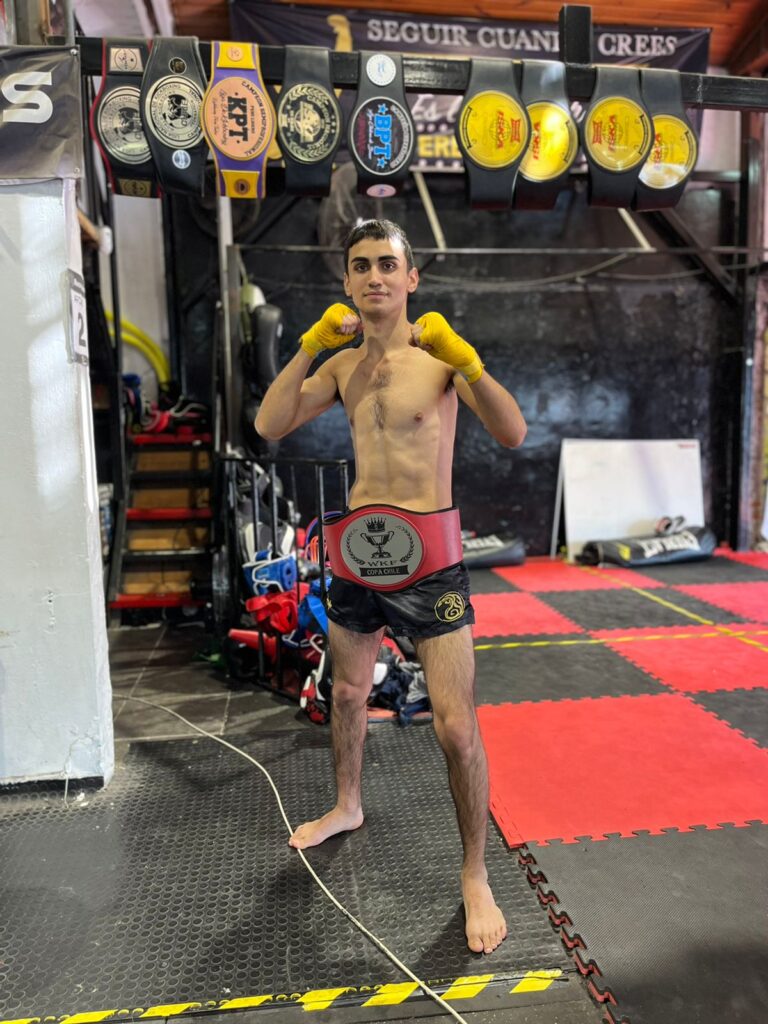 Conoce a Byron Sepúlveda: Joven puentealtino que representará a Chile en el kickboxing: “Perseverar a pesar de la adversidad”