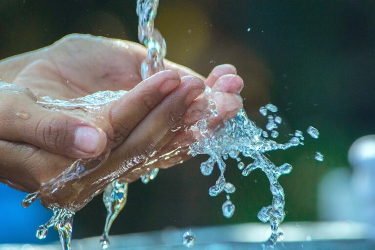 “Coronavida”: cómo evitar la dermatitis por alcohol gel y jabón