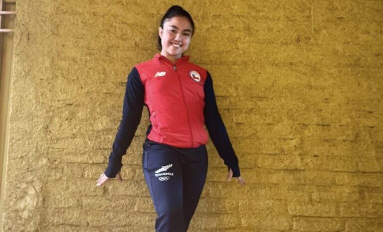 Carolyne Riquelme: la deportista puentealtina de 15 años que representa a Chile en gimnasia rítmica