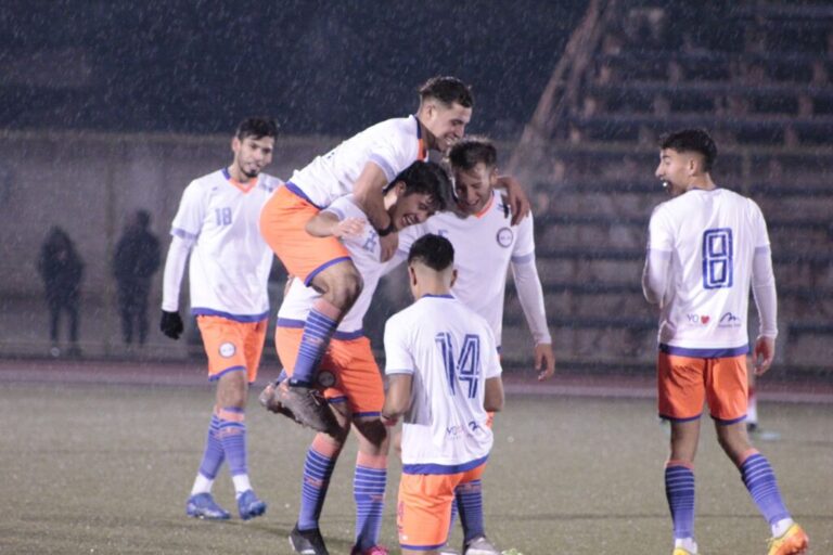 Ganó, gustó y goleó: Municipal Puente Alto venció 6-0 a Clan Juvenil y es más puntero que nunca
