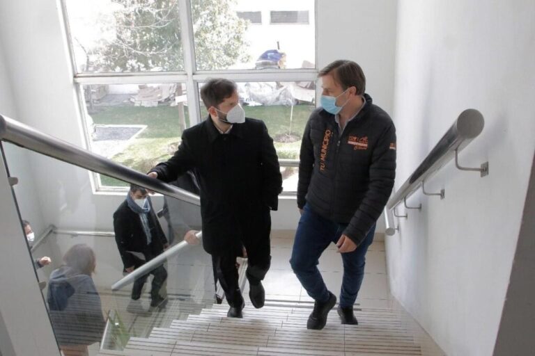 Presidente Gabriel Boric se reunió con el alcalde Germán Codina en la Municipalidad de Puente Alto Gentileza Municipalidad de Puente Alto