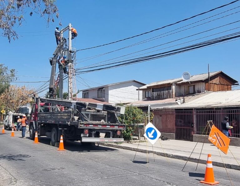 CGE informa cambio de poste y refuerzo de redes de distribución para los días 5 y 7 de octubre en Puente Alto