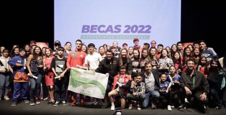 Se llevó a cabo la ceremonia de entrega de becas a Deportistas Destacados de Puente Alto