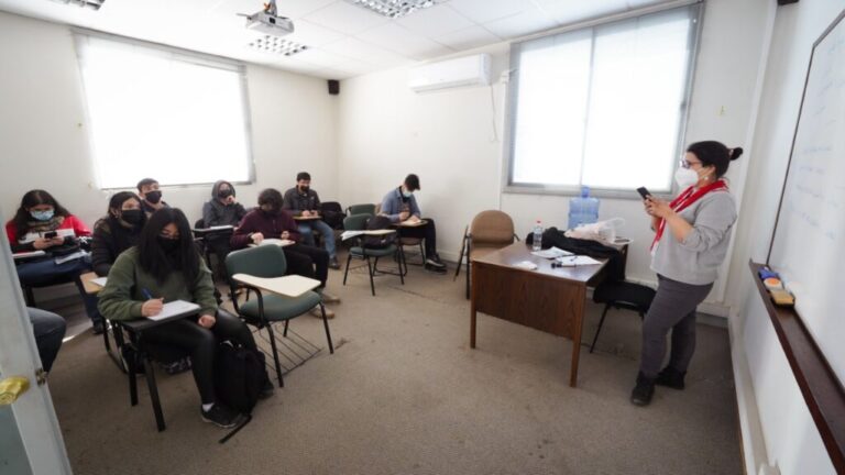 Hay cupos disponibles en preuniversitario gratuito en Puente Alto