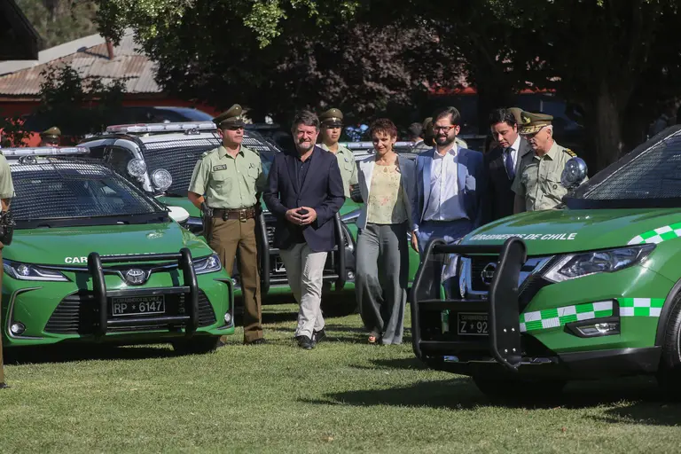 Presidente Gabriel Boric hizo entrega de vehículos policiales en La Florida