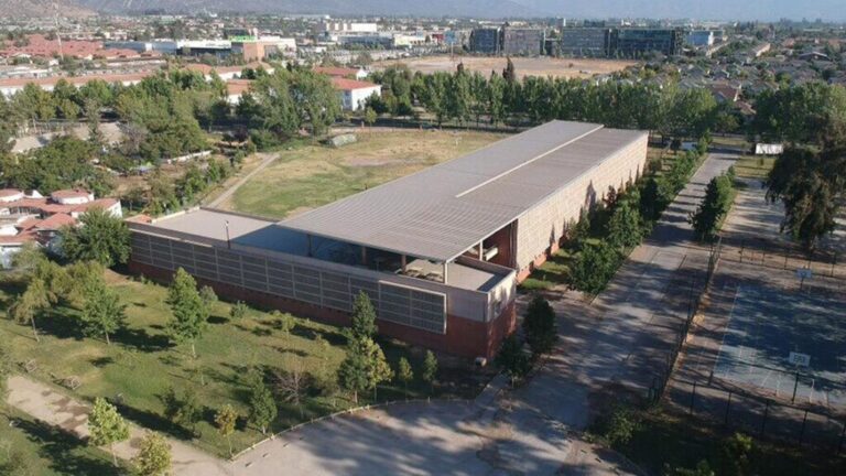Episodio de violencia termina con 8 lesionados en Colegio de Puente Alto