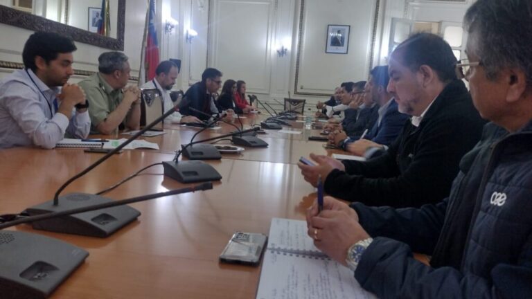 CGE participa en la mesa regional Metropolitana para alertar sobre los peligros del robo de cable