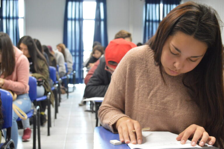 Estudiantes puentealtinos podrán rendir Ensayo PAES gratuito en Santo Tomás